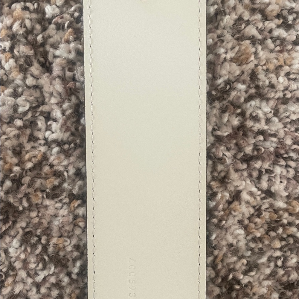 Gucci Light Beige Belt with Gold GG Buckle - Picture 2 of 5